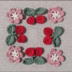 真っ赤なさくらんぼちゃんプチ4つと、くすみピンクの小花4つ 　(オリジナル商品)