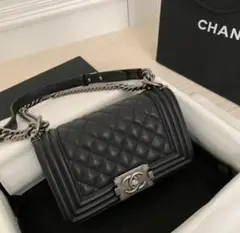 CHANEL ブラック キルティングショルダーバッグ