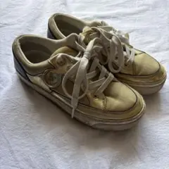 ARMANIJEANS メタリックゴールド スニーカー ロゴ付き