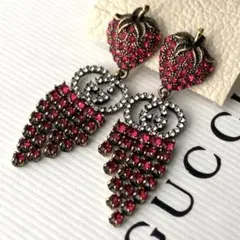 GUCCI ストロベリー いちご 苺 ピアス 揺れる グッチ