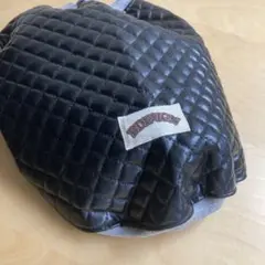 B Design フェイクレザーキルト生地のベスト