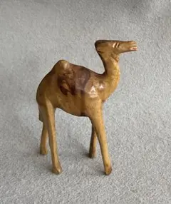 木彫りのラクダ