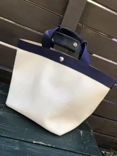 エルベシャプリエ 白 ネイビー