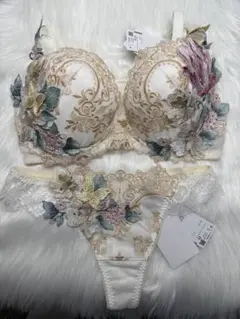 Item thumbnail for item 73b5b7a0-95a3-4017-a09e-f057e71598ea