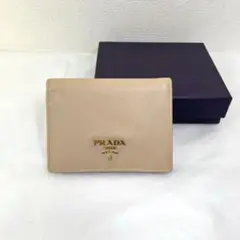 プラダ サフィアーノレザー 二つ折り財布 ピンクベージュ ゴールド金具