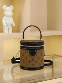 Louis Vuitton 円筒型ショルダーバッグ