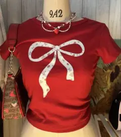 リボンプリント 赤 Tシャツ