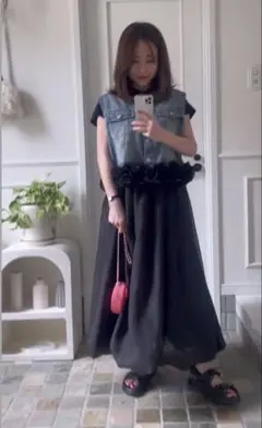 人気！Myu 裾フラワーデニムジレ