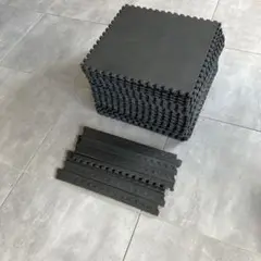 黒いジョイントマットセット　43cm✖️43cm✖️9mm 32枚