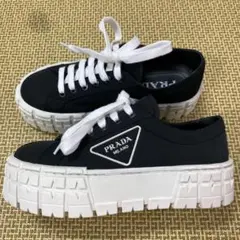 美品 プラダ 厚底 スニーカー
