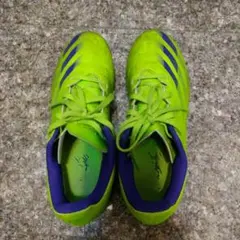アディダス 子供向けサッカースパイク