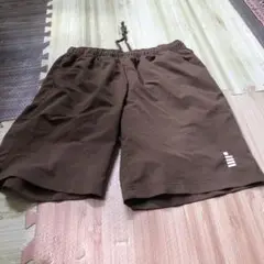 ブラウン ハーフパンツ 白ロゴ付き