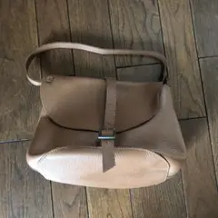 Koos コース　レザーショルダーバッグ　ベージュバッグ