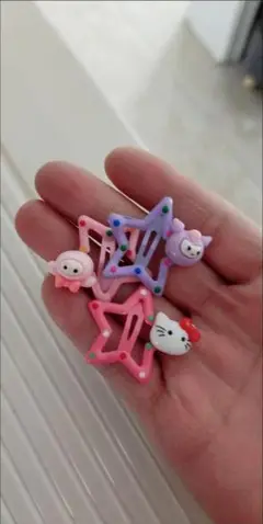 星型キャラクター付きヘアクリップ4個セット