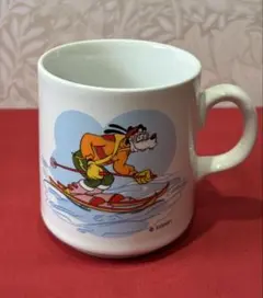 【ディズニー★スキーをしているグーフィーが描かれたマグカップ】【新品•未使用】