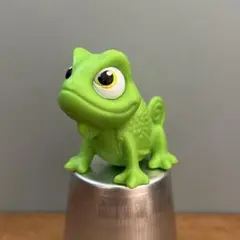 ラプンツェル　パスカル　フィギュア
