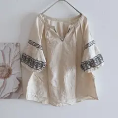 Marble Walt 刺繍入り　バルーンスリーブシャツ　ブラウス　ベージュ