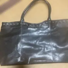 黒い合成皮革トートバッグ