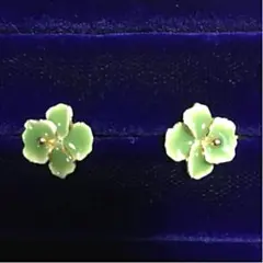 花びらイヤリング両耳用　グリーン