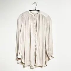 ベージュ プリーツ加工 長袖シャツ