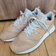 New Balance ベージュ スニーカー