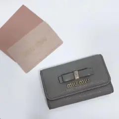 《美品》miumiu クリスタル リボン キーケース グレー