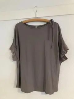 DIARIUM グレー フリル付き半袖トップス