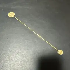 金色 蝶と手のひらのブローチ