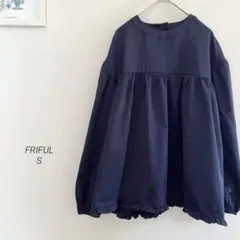 FRIFUL ボリュームスリーブ裾フリルブラウス　ネイビー2024