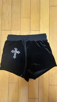黒 ベルベット ショートパンツ クロス刺繍