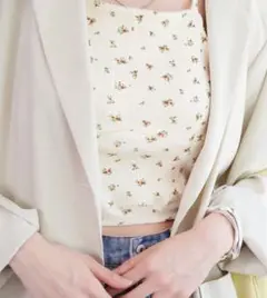 kastane カップ付き小花柄キャミ アイボリー
