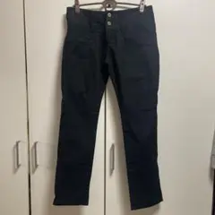 黒パンツ