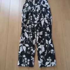 URBAN RESEARCH DOORS リネンフラワープリントパンツ