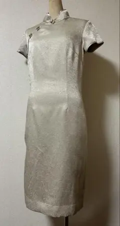 ゴールドチャイナドレス