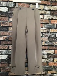 ベージュ ボタン付き スラックス　S