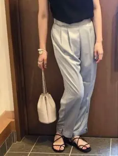 GU サテンテーパードパンツ　ハイウエスト　水色　ゆったり　大きめb296