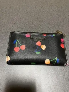 Kate Spade スペンサーチェリージップアラウンドコンチネンタルウォレット
