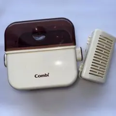 コンビ（Combi）の電子レンジ用スチーム消毒ケースと哺乳瓶3本のセット