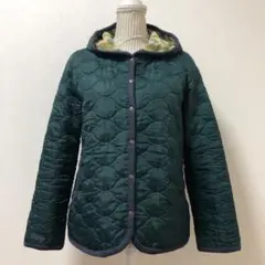 ホコモモラ シビラ 秋 冬 緑 ジャンパー キルティング ポケット フード
