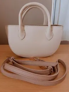 ドゥクラッセハーフムーンショルダーバッグ美品
