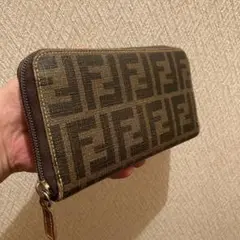 フェンディ FENDI ラウンドファスナー ズッカ柄　長財布　格安　値下交渉可能