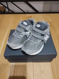 New Balance PV2002ST グレー