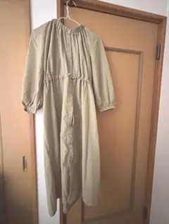 モスグレーワンピース