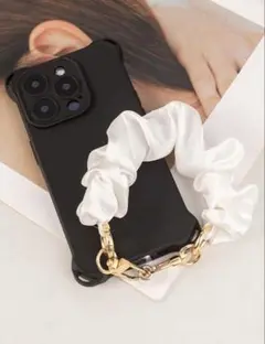 スマホストラップ　シュシュ　ホワイト