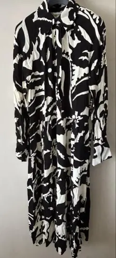 H&M☆モノトーン総柄ティアードシャツワンピース