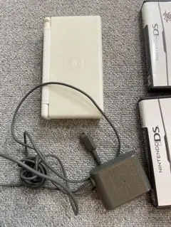 ニンテンドーDS ホワイト 本体とゲームソフト3本セット