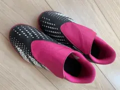 〈22.0〉Predator サッカーシューズ ブラック/ピンク