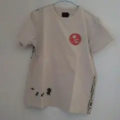 ベージュ Tシャツ 赤いマーク イラスト付き