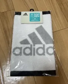 adidas ロゴハンドタオル ホワイト
