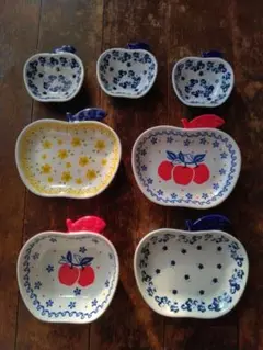 新品　林檎の形の三種類のお皿　赤、青、黄色、白色